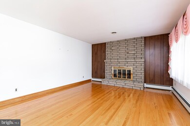 711 Clover Ave, Essex, MD 21221 - photo 4