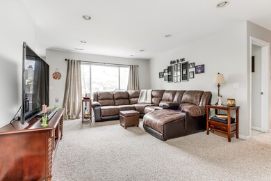 674 Thorntree Ct unit D2, Bartlett, IL 60103 - photo 2