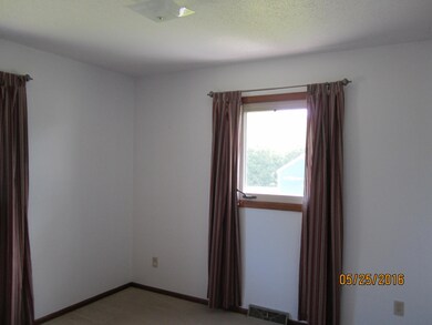 Northeast Bedroom<|><|>