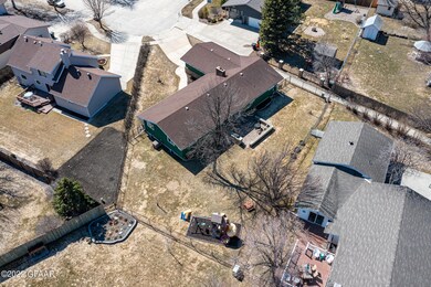 2221 Fallcreek Ct, Grand Forks, ND 58201 - photo 3