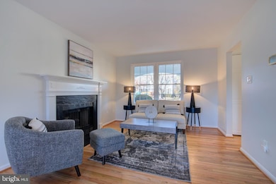 12149 Eddyspark Dr, Herndon, VA 20170 - photo 5