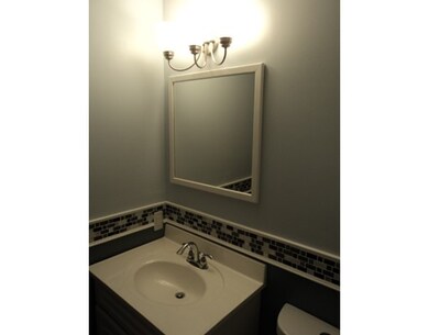 115 Tennis Plaza Rd unit 4, Dracut, MA 01826 - photo 5