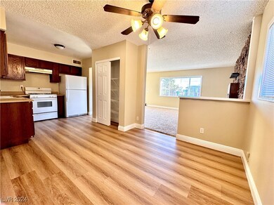 5220 Forrest Hills Ln, Las Vegas, NV 89108 - photo 6