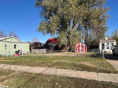 902 Clinton Ave, Ottumwa, IA 52501 - photo 4