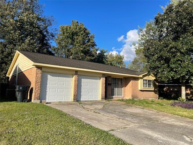 7115 Kingsway Dr, Houston, TX 77087 - photo 2
