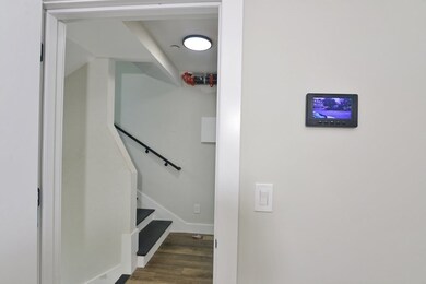 189 E Merrimack St unit 4, Lowell, MA 01852 - photo 5