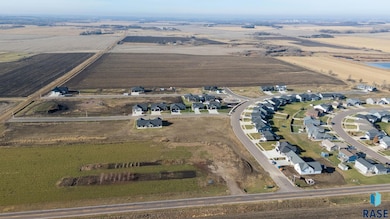 911 Sundance St, Valley Springs, SD 57068 - photo 4