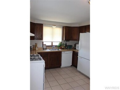 Kitchen. FULLY APPLIANCED KITCHEN ...LOVELY CERAMI