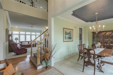Lovely entryway with the dining room to the right.
