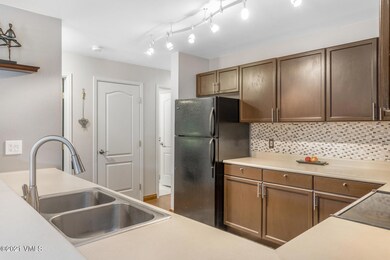 2006 Crazy Horse Cir-016-030-Kitchen-MLS