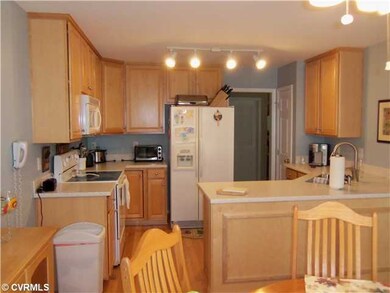 Kitchen - bright, spacious, airy kitchen...whats n