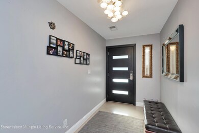 290 Merrymount St, Staten Island, NY 10314 - photo 4