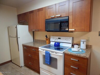 2906 Doris St unit B, Anchorage, AK 99517 - photo 3