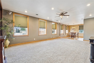 511 1st Ave, Vinton, IA 52349 - photo 2