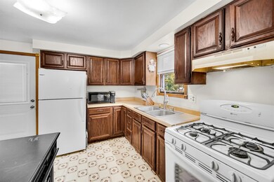 8172 E Emery Rd, New Carlisle, IN 46552 - photo 6