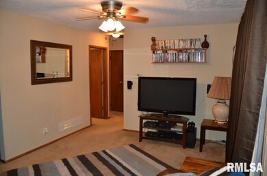 2230 W 54th St, Davenport, IA 52806 - photo 5