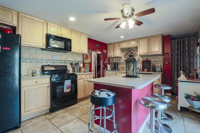24-Kitchen-image-2-[lhenderson]