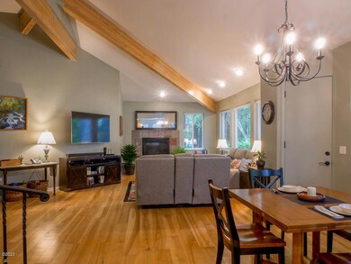 Living Room/Dining