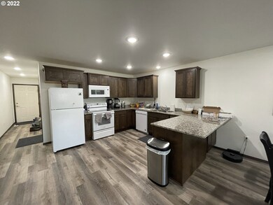 1235 SW 12th St, Pendleton, OR 97801 - photo 5