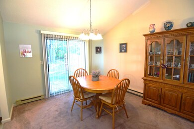 07-dining room with sliders to patio