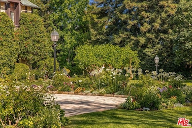 570 S Mapleton Dr, Los Angeles, CA 90024 - photo 7