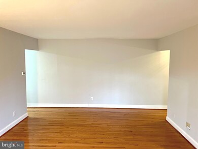 3800 Lyndhurst Dr unit 303, Fairfax, VA 22031 - photo 3