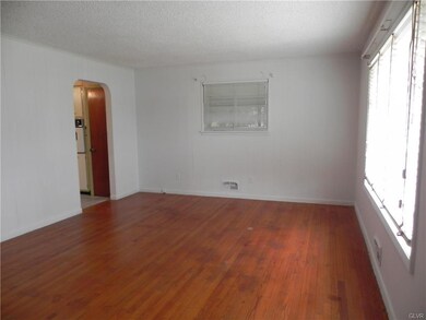 3714 Greenway St, Easton, PA 18045 - photo 2