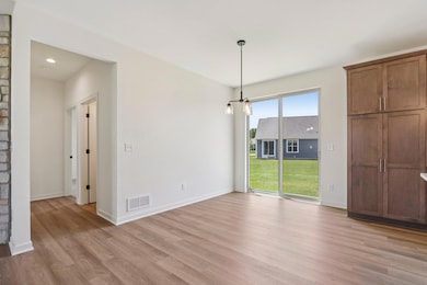 2707 Mapleton Ave 06 Dining