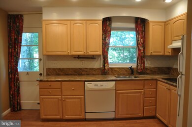 8816 Southwick St, Fairfax, VA 22031 - photo 5