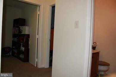 21751 Marigold Cir unit 9, Sterling, VA 20164 - photo 6