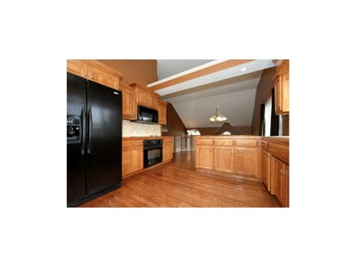 Great Kitchen- Appliances Stay!