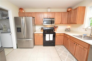 1085 Timberidge Ln, Allentown, PA 18106 - photo 6