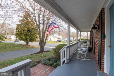 9214 Burnetta Dr, Annandale, VA 22003 - photo 2