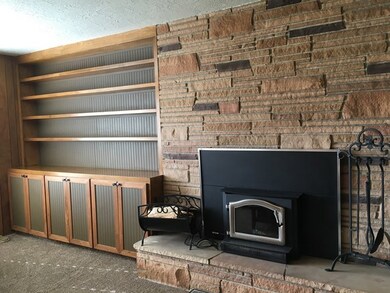 Family Room w Built In Bookcase