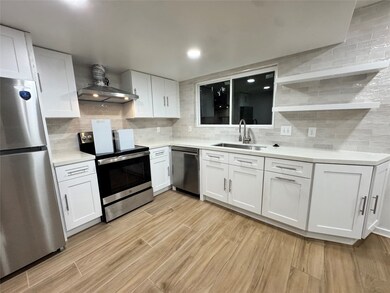 10002 Knoboak Dr unit 43, Houston, TX 77080 - photo 3