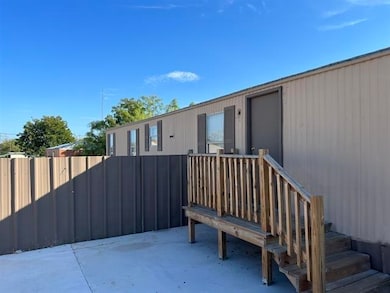 907 E De la Rosa St, Del Rio, TX 78840 - photo 2