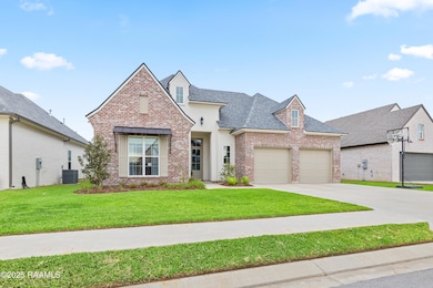 104 Queen Palm Cir, Broussard, LA 70518 - photo 2