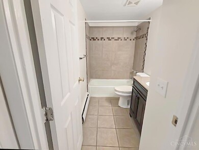 4901 Chalet Dr unit 309, Cincinnati, OH 45217 - photo 5