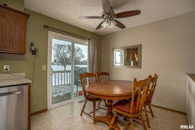 1826 W 59th St, Davenport, IA 52806 - photo 2