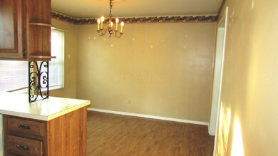KITCHEN EATING AREA