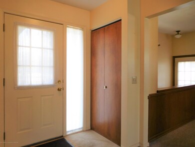 1622 Holly Ct, Lansing, MI 48910 - photo 6