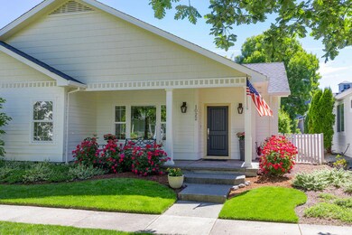 1022 Sandoz St, Central Point, OR 97502 - photo 5