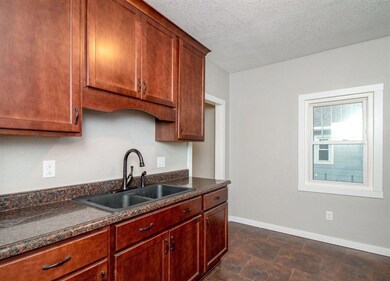 2404 Capitol Ave, Des Moines, IA 50317 - photo 5