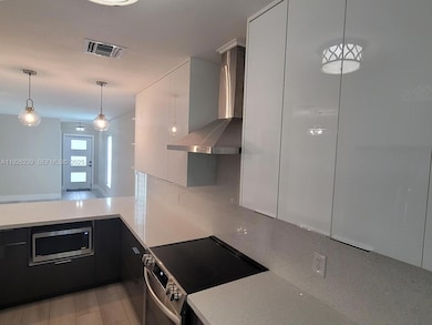 19066 Bobolink Dr, Hialeah, FL 33015 - photo 6