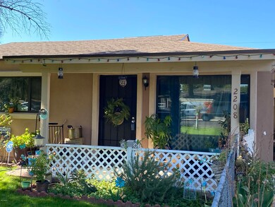 2208 N 29th Place, Phoenix, AZ 85008 - photo 2