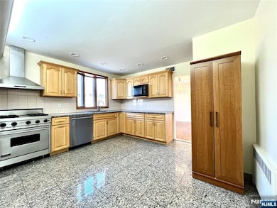 517 Fordham Place, Paramus, NJ 07652 - photo 7