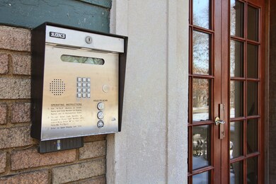 1360 Eastern Pkwy unit 16, Louisville, KY 40204 - photo 4