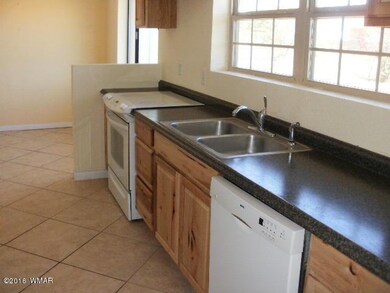 023-306477 kitchen 1