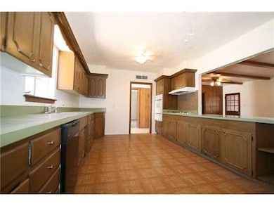 2812 Mountain Ave, El Paso, TX 79930 - photo 3