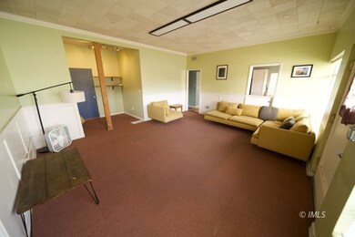Front unit living room